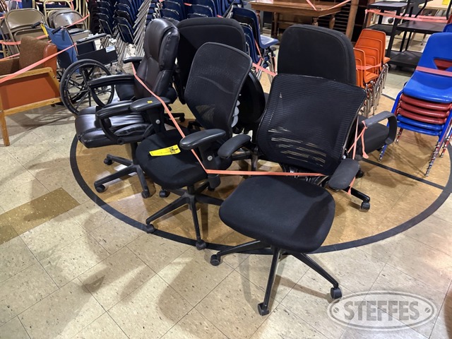 (7) Rolling office chairs